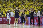 体坛联播｜曼城赢球距榜首2分，梅西创美职联参与百球纪录